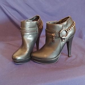 Guess boot heels